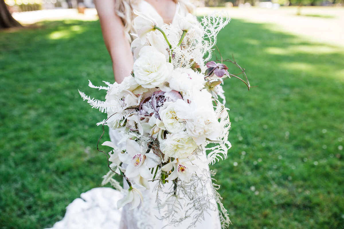 bride bouquet in white and mauve
