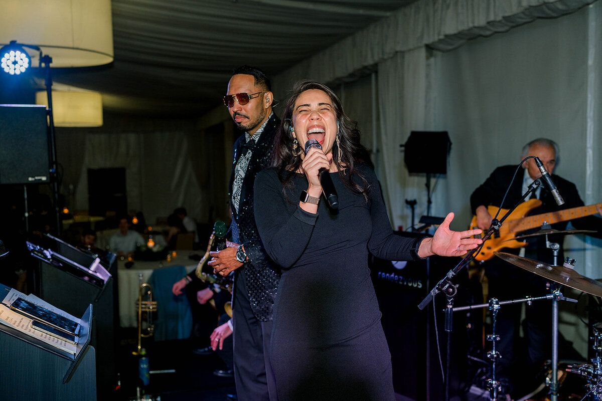 Eliana-Melmed-Photography-Chicago-LosAngeles-Jewish-WeddingPhotography-Dancefloor-00028