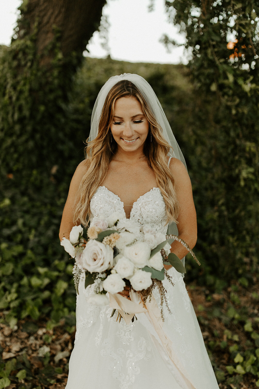 bride holding beautiful bouquet
