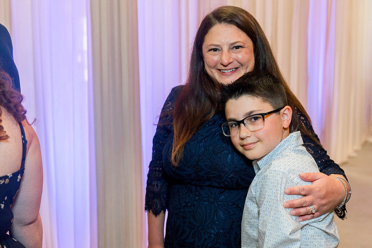 Eliana-Melmed-Photography-Chicago-LosAngeles-Jewish-WeddingPhotography-ElianaSklar-CocktailHour-00063