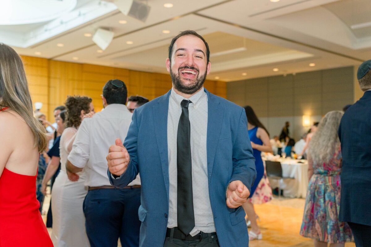 processed_ElianaMelmedPhotography_JewishWeddingPhotographer_ShulaNoah_Dancing-160