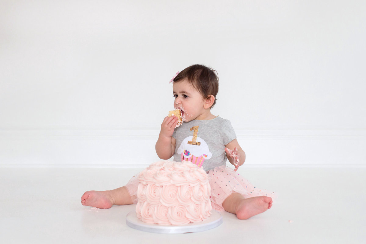 St-Louis-Studio-Child-Photographer-Cake-Smash-1-year-old-Sheth_53