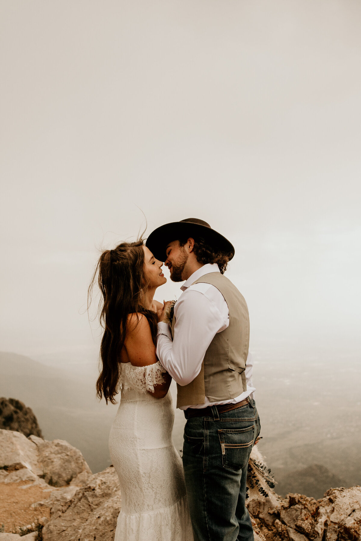 bride and groom kissing at the sandia peak in Albuquerque
