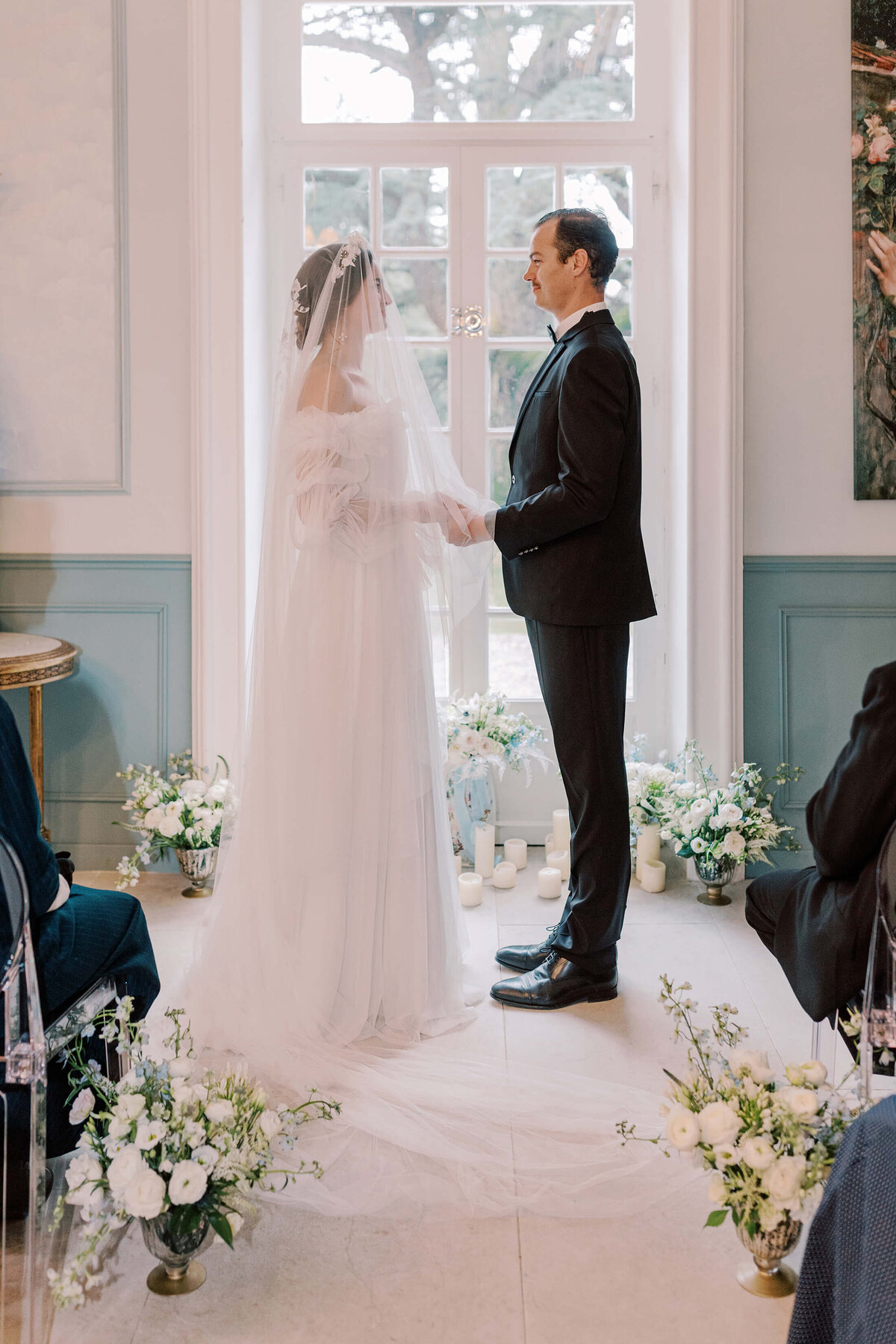 Winter Wedding at Chateau Saint-Joseph - Jeanette Merstrand Photography - Victoria Engelen Flowers_0053