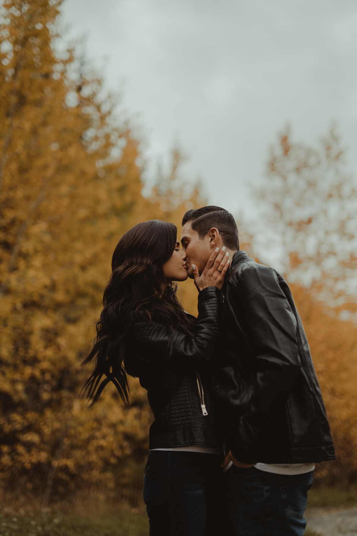 engagement photos during adventurous fall day