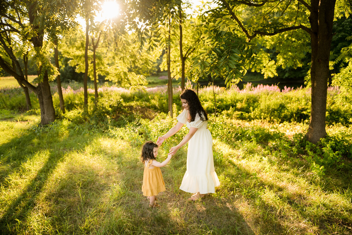 Boston-family-photographer-bella-wang-photography-Lifestyle-session-outdoor-wildflower-30