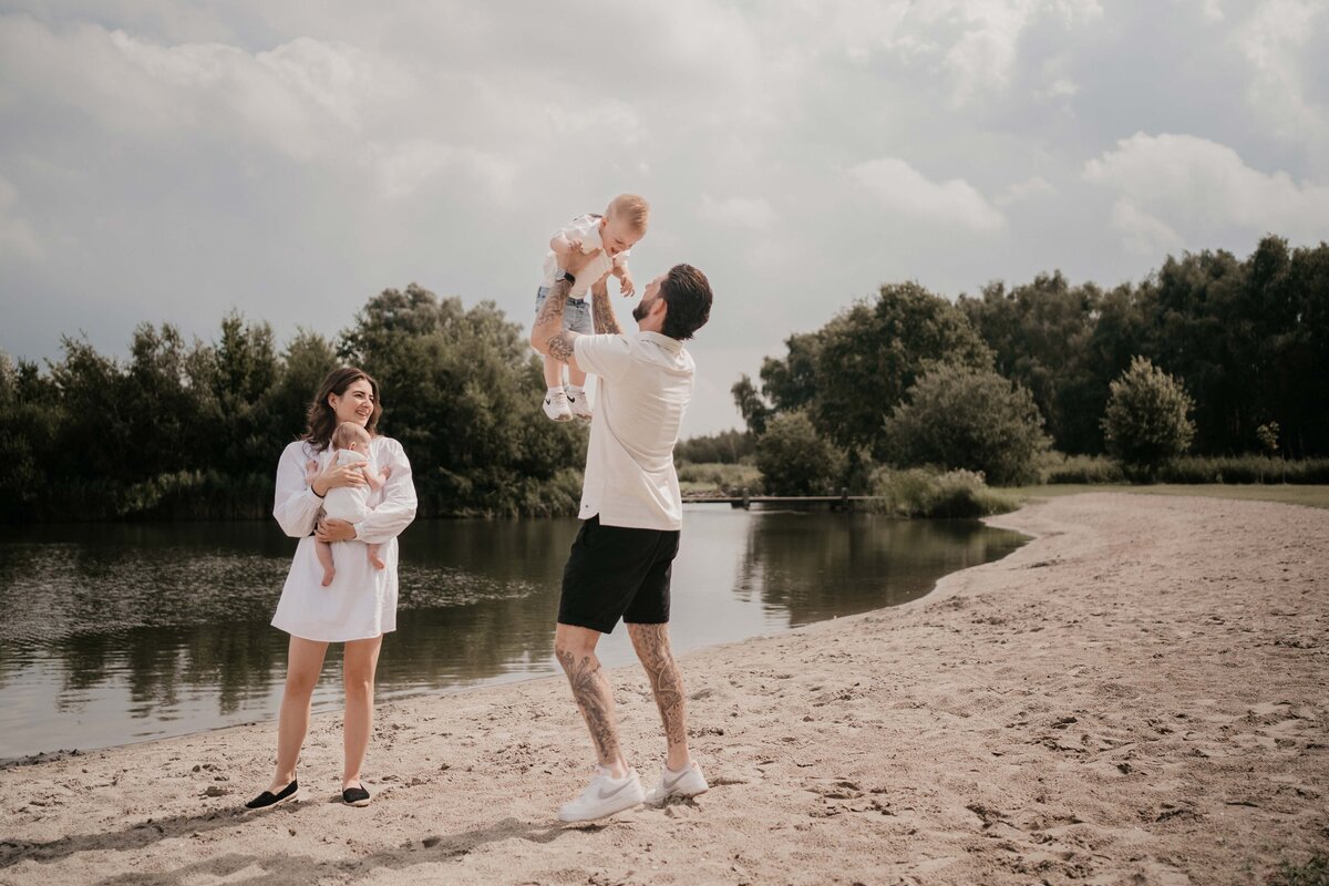 Newbornshoot door Leukfotografie in Amsterdam, Zaandam, Landsmeer, Oostzaan en Purmerend – zachte, liefdevolle babyfoto’s-112