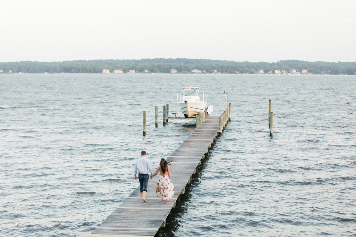 Engagement-Photos-on-the-docks