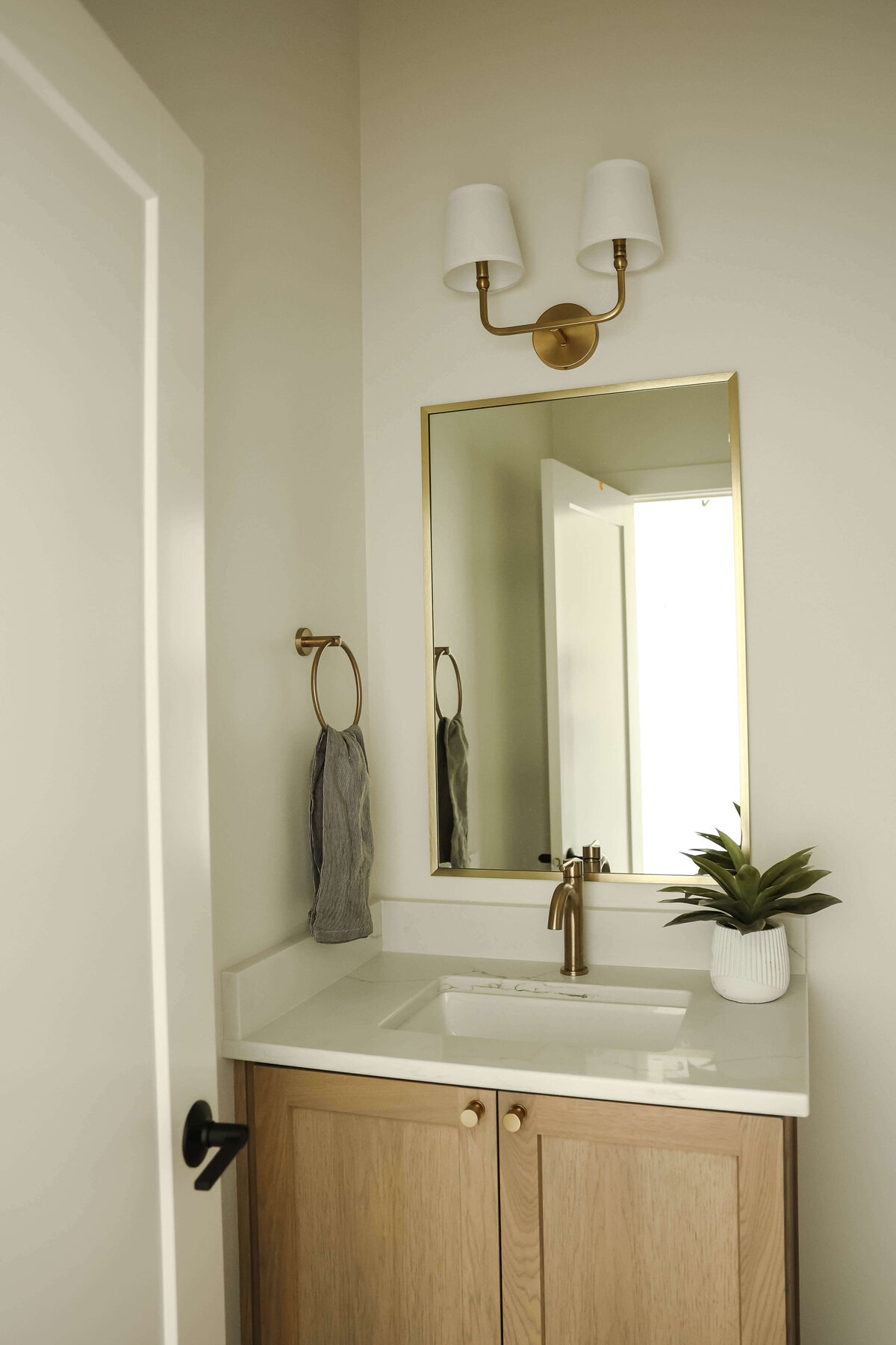 5306-Bathroom-Urbandale-Central-Iowa-Custom-Home-JRL-Builders-3F1A2685