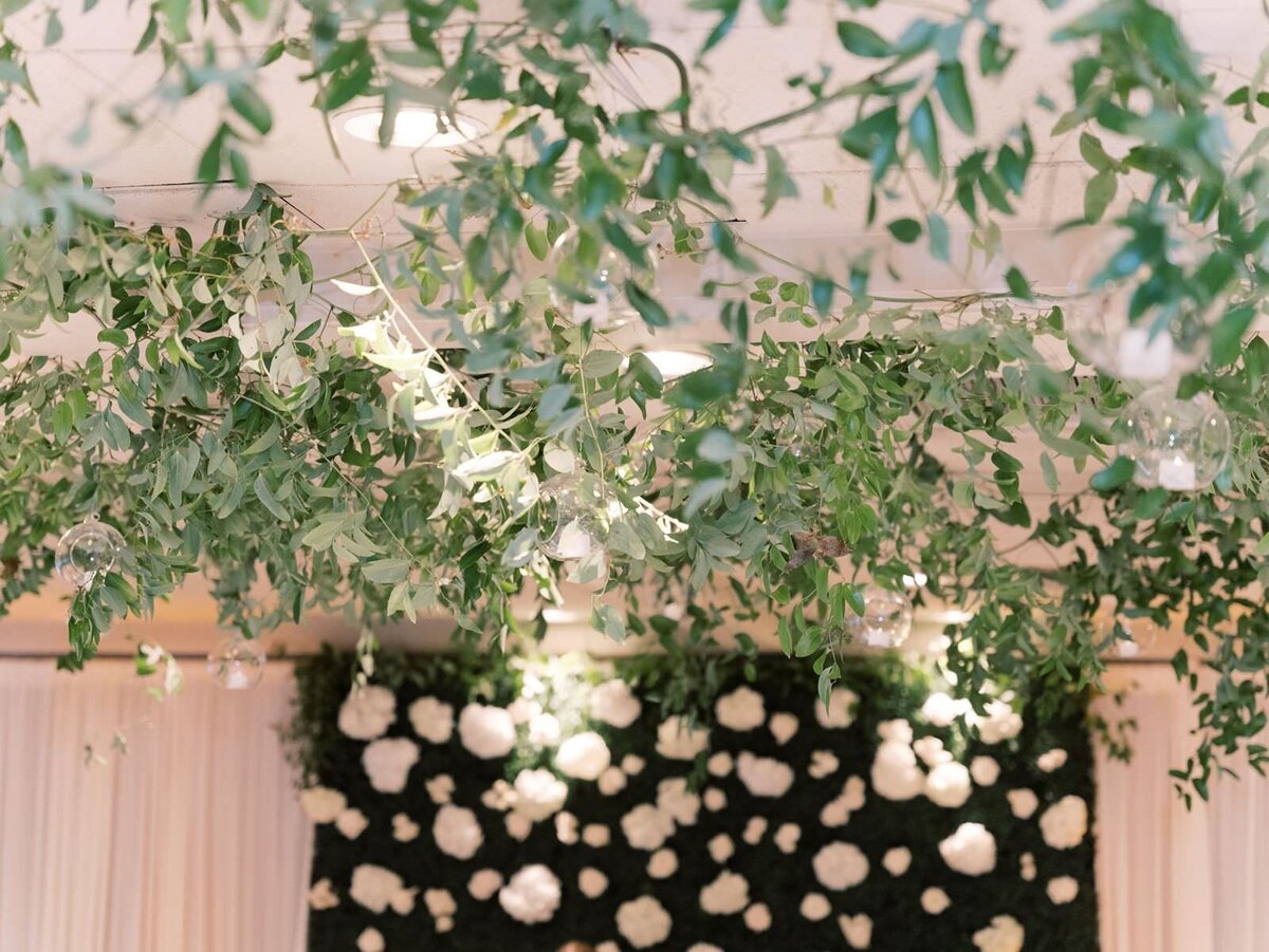 hanging-floral-installation-at-rockford-country-club-wedding-with-clementine-events-chicago