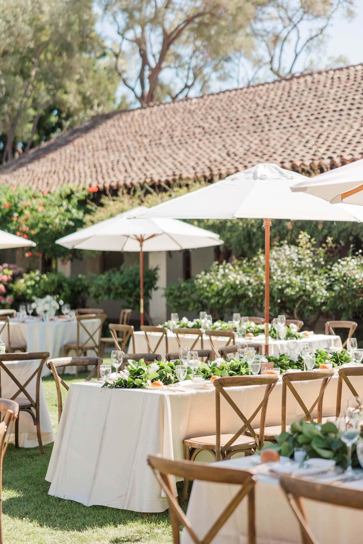 outdoor-wedding-reception-table-1