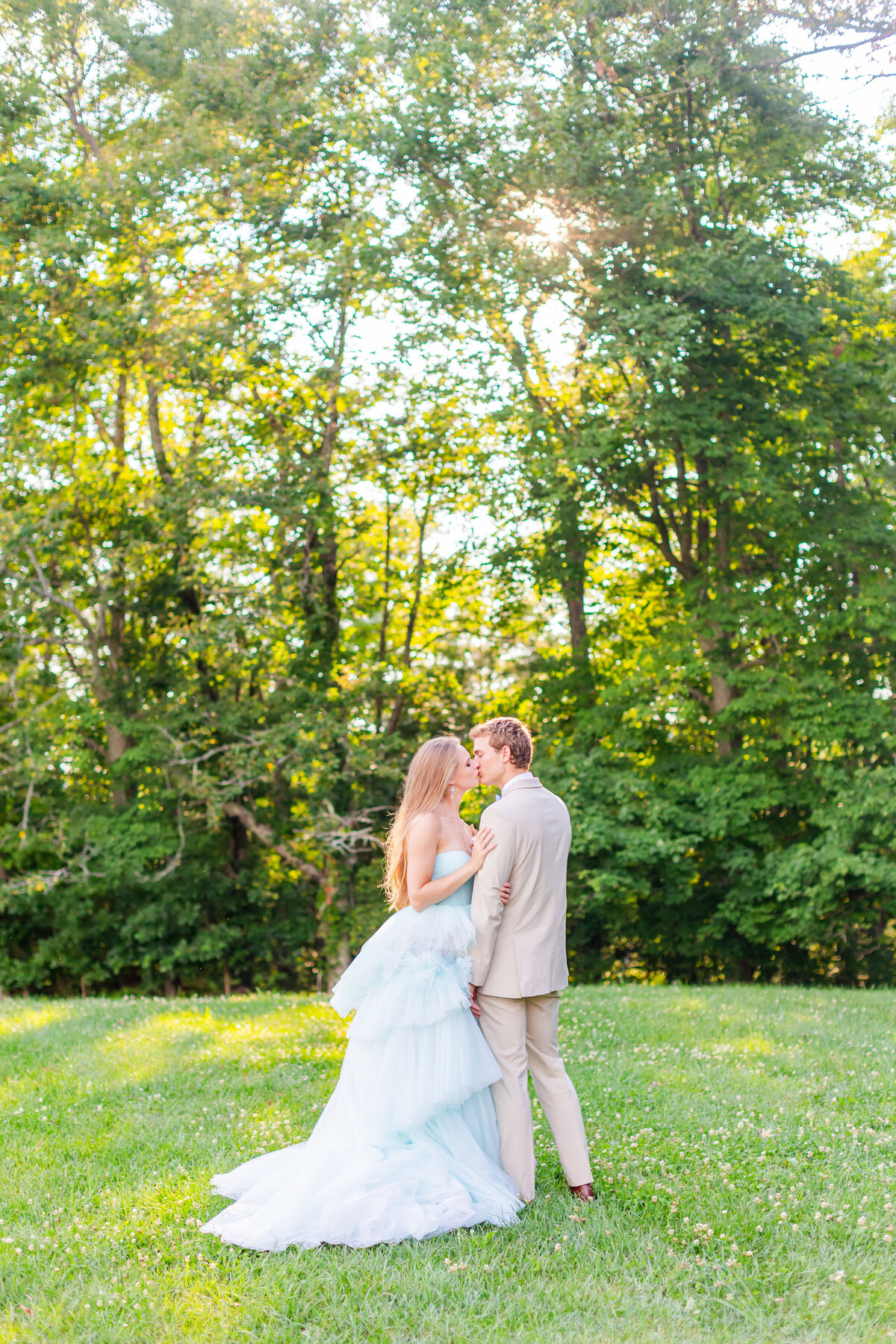 bride and groom kissing at The Ridge styled shoot
