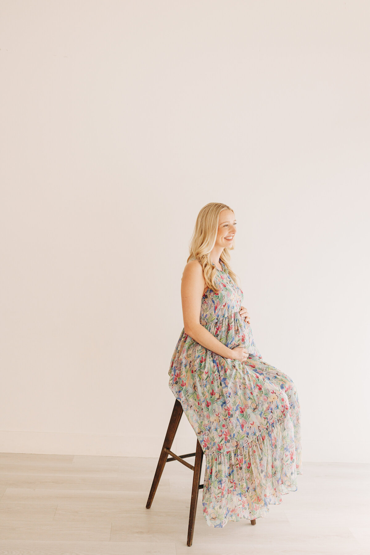mother in a maternity photo