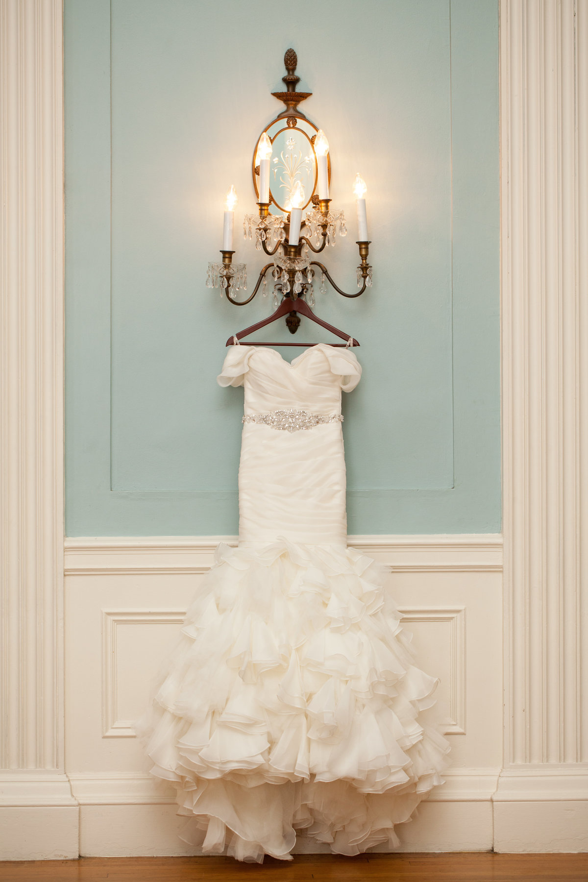 TFWC Mansion Austin wedding photographer Brides dress