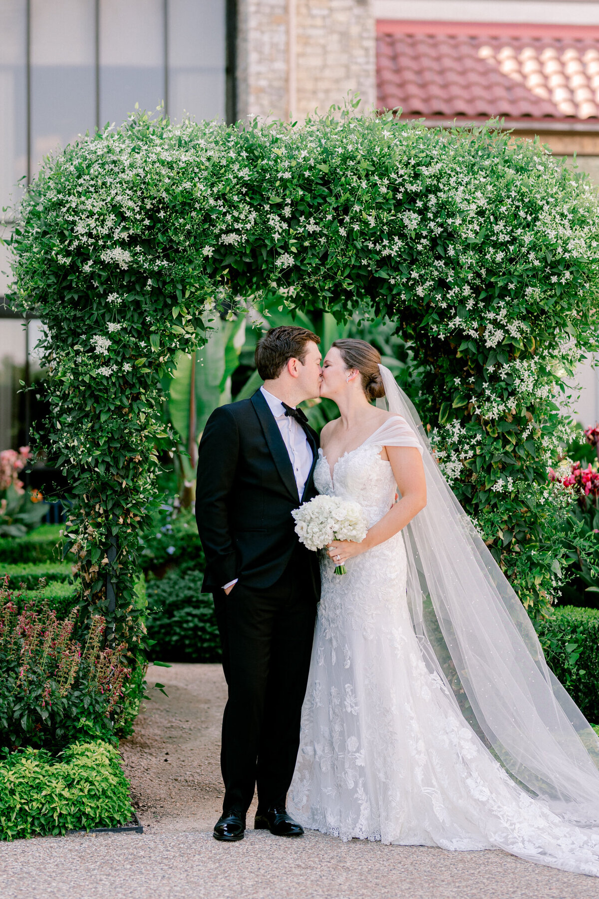 Allie & John Wedding at Royal Oaks Country Club Christ the King Church | Dallas Wedding Photographer | Sami Kathryn Photography-122