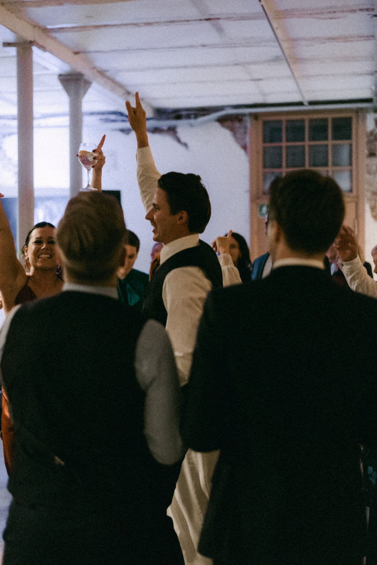 A documentary wedding  photo of  the dancing in Oitbacka gård captured by wedding photographer Hannika Gabrielsson in Finland