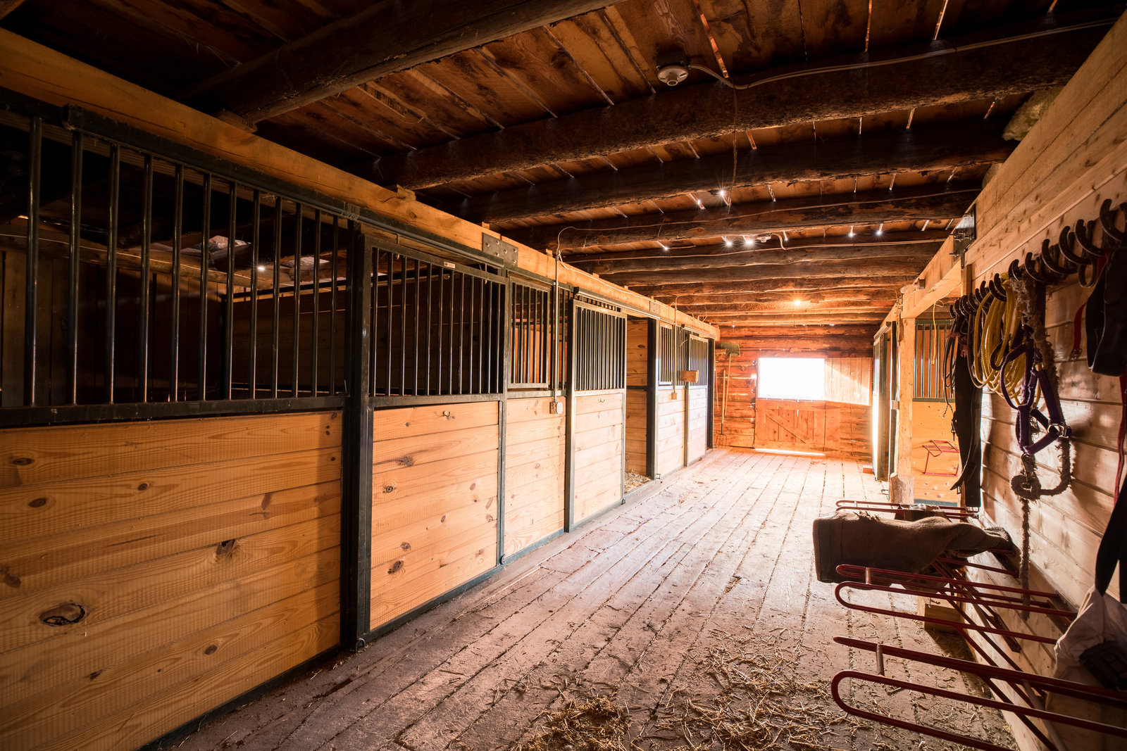 32050_routt_cr_1_ranch_stable