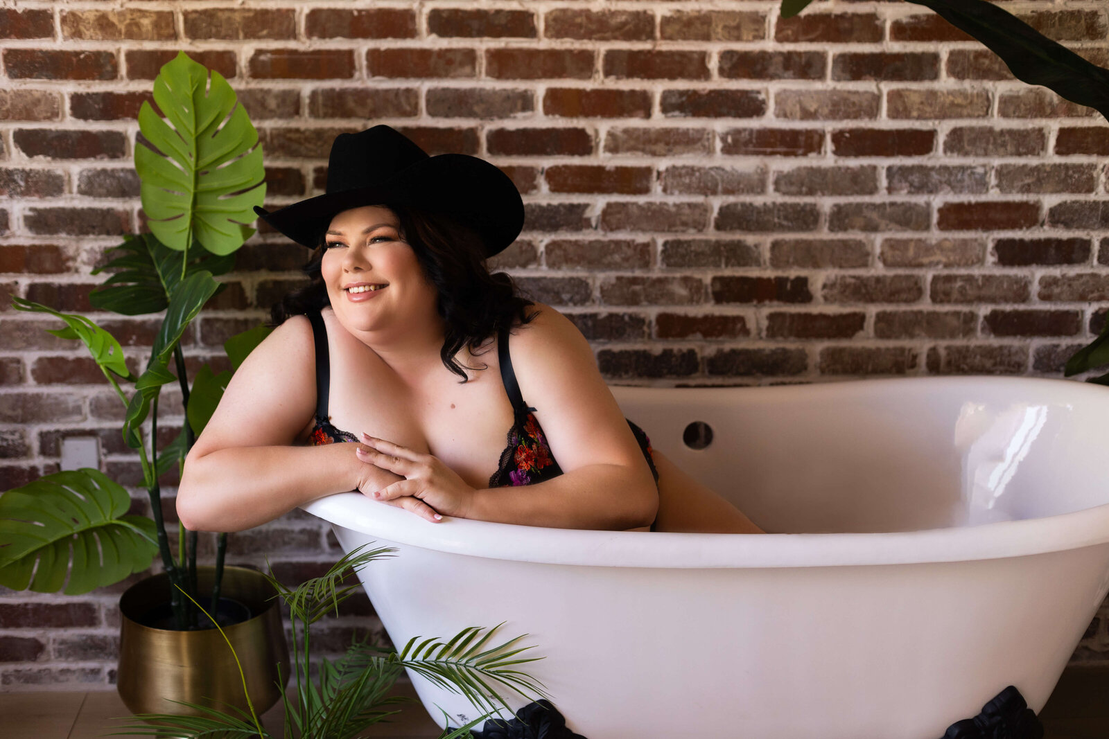 bathtub boudoir photoshoot