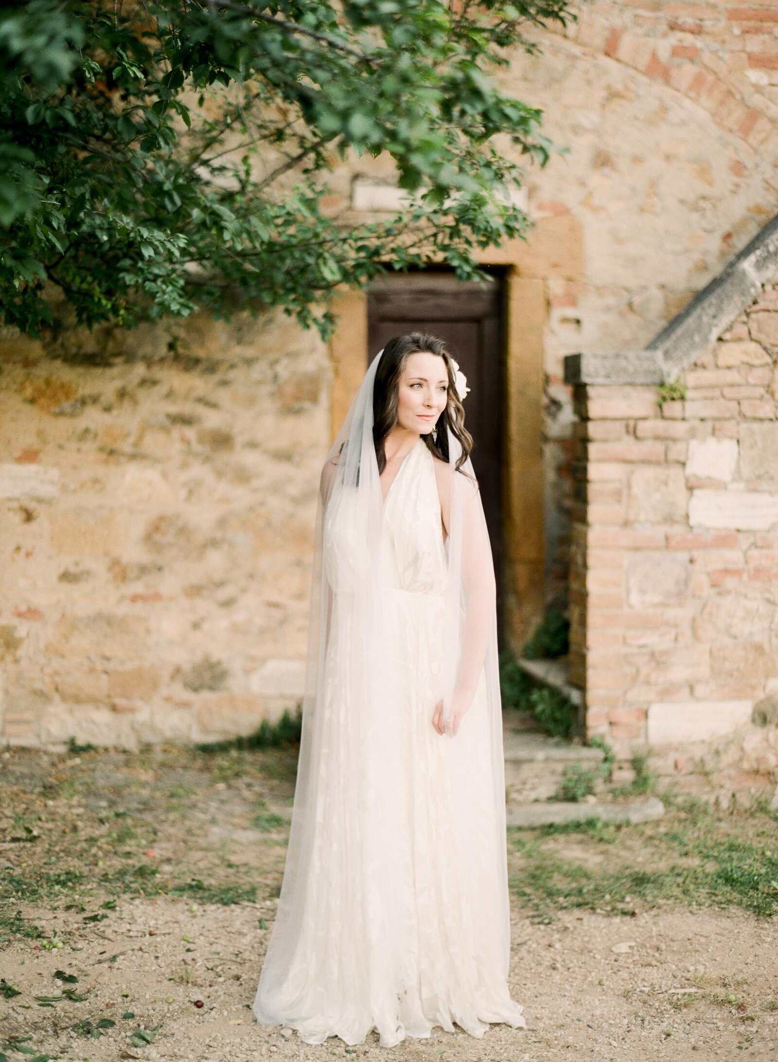 tuscan-destination-wedding-bride