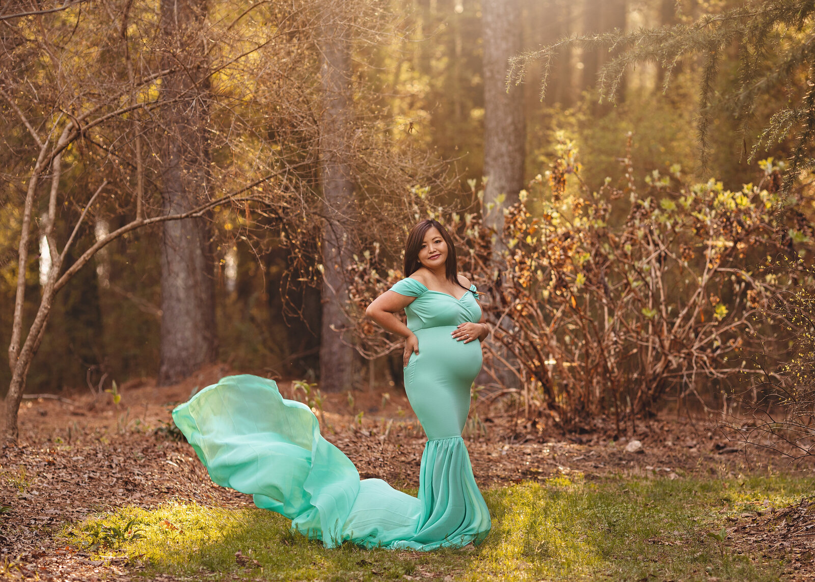 Maternity session in sunlight