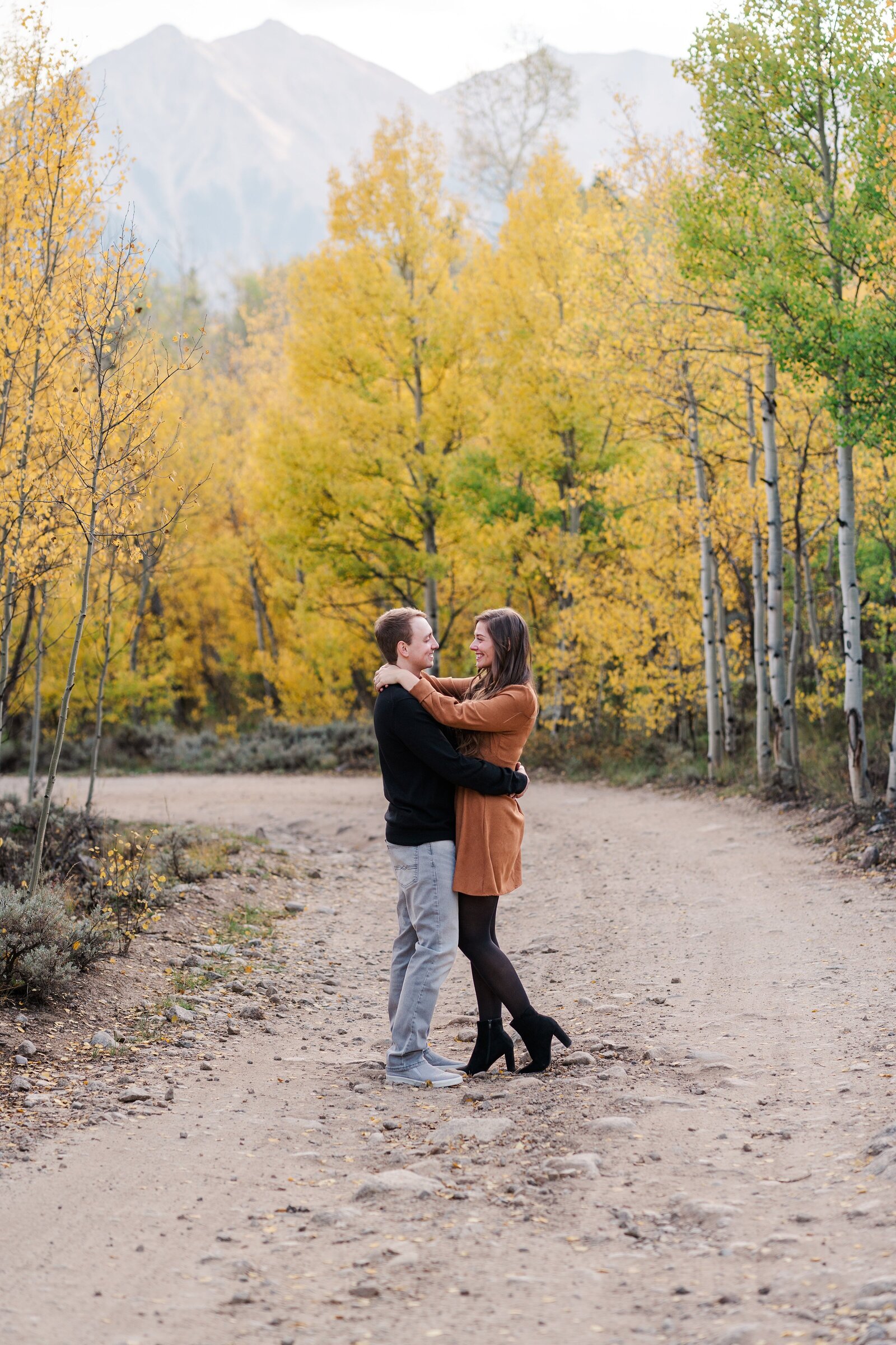 Celebrate your love story with an anniversary session captured by Sam Immer Photography. Featuring stunning Rocky Mountain views and natural light, this session will be one to cherish for years to come.