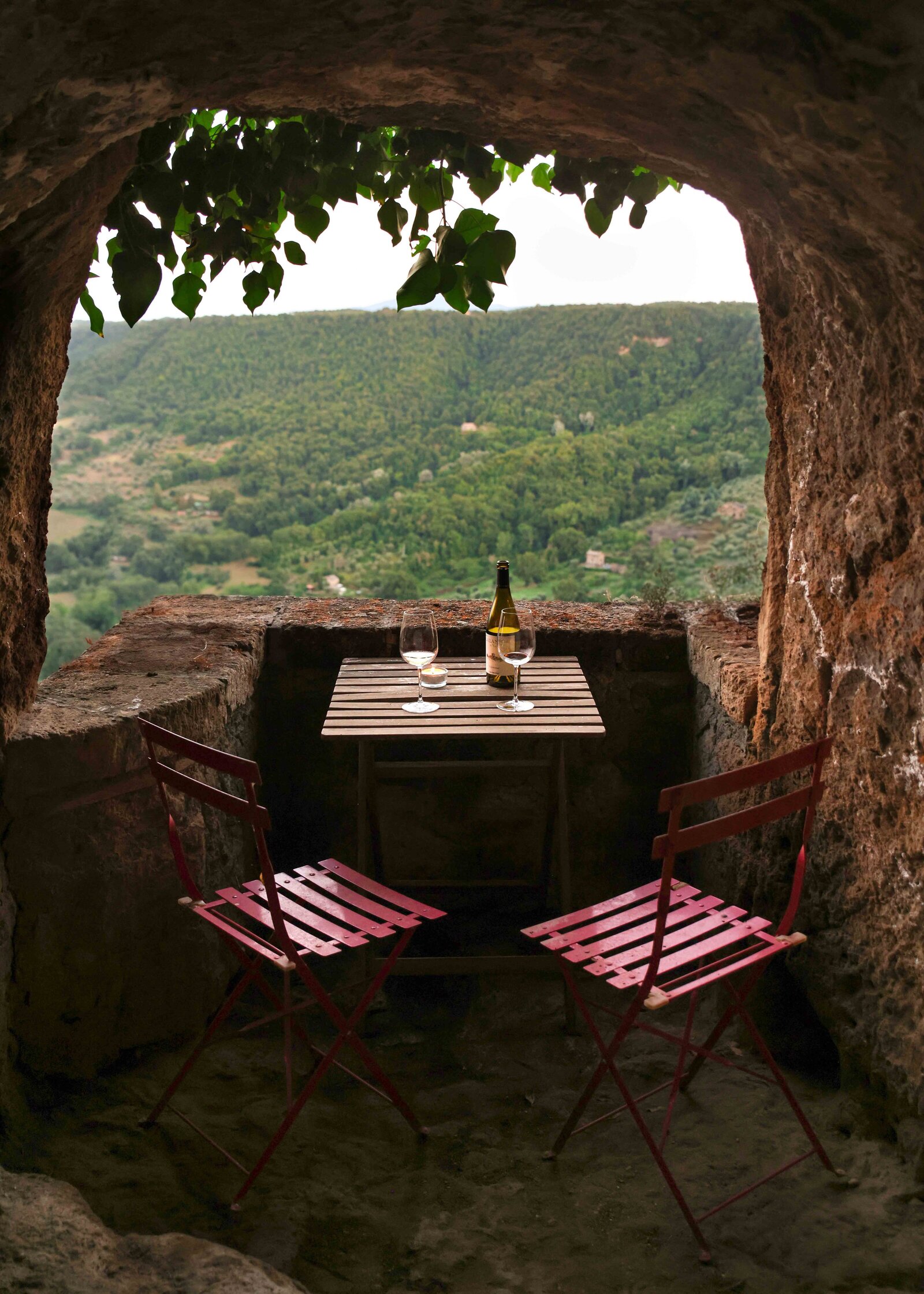 Italy honeymoon destination airbnb castle harry styles