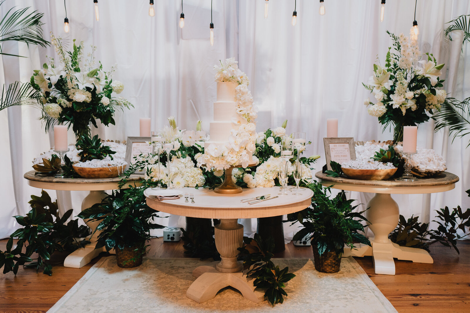 Modern-Wedding-Cake-Ashley-Cakes-11