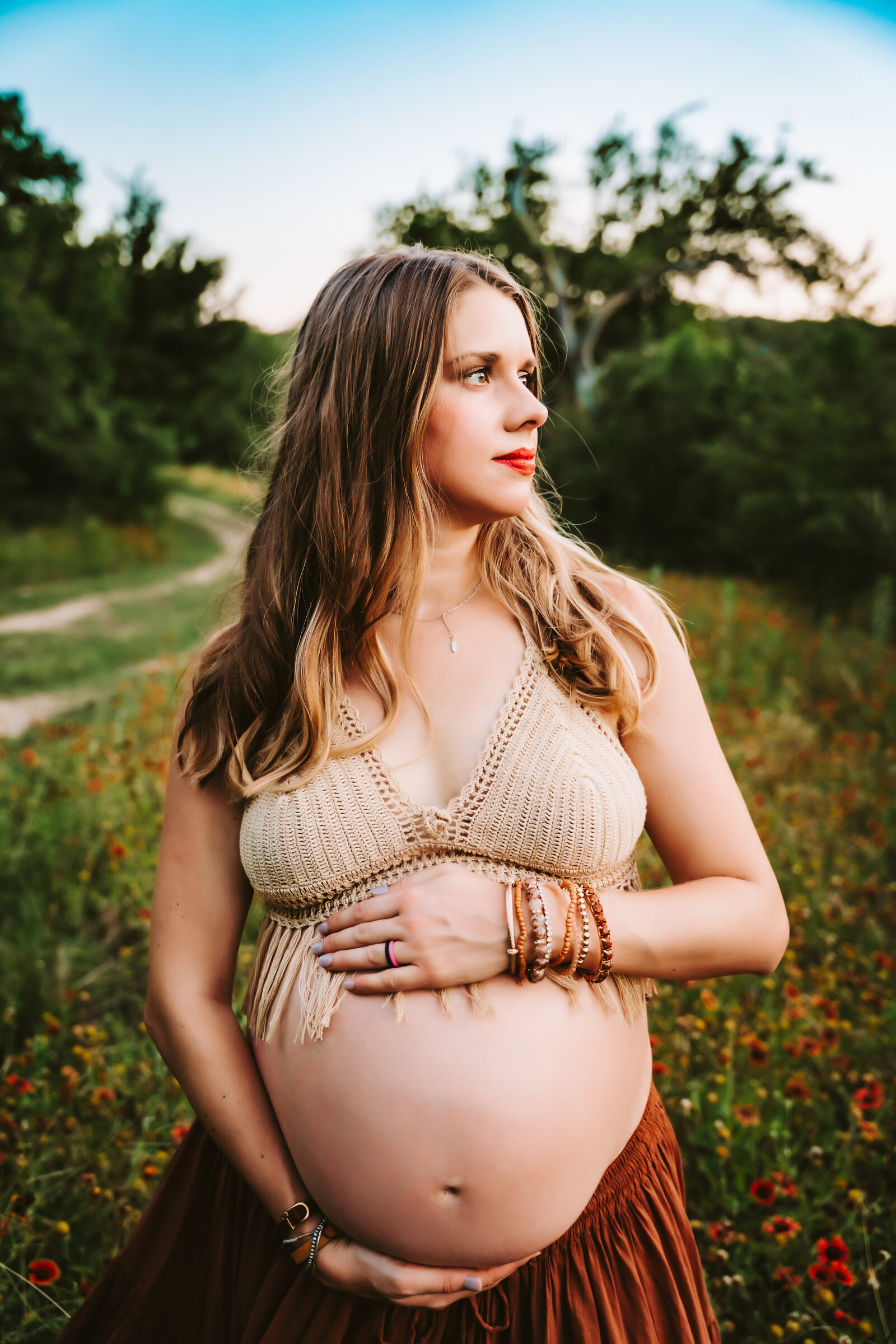 Maternity Photographer, an expectnat