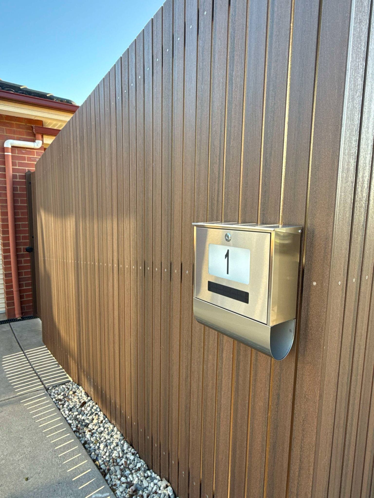 Modern boundary fence by AR Construction in Warrnambool