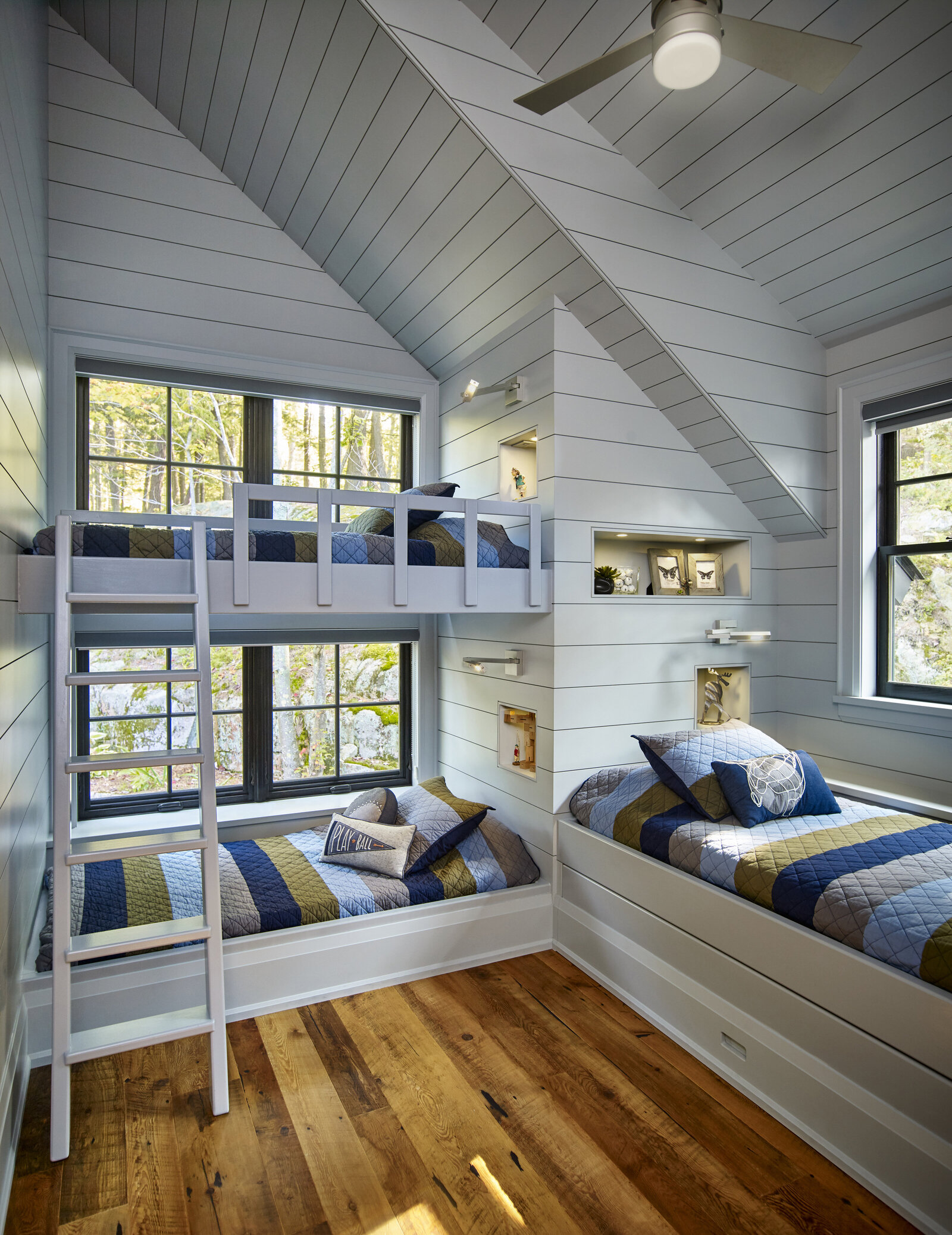 016-Port Carling-Cottage-Bedroom-Bunk Beds-Shiplap