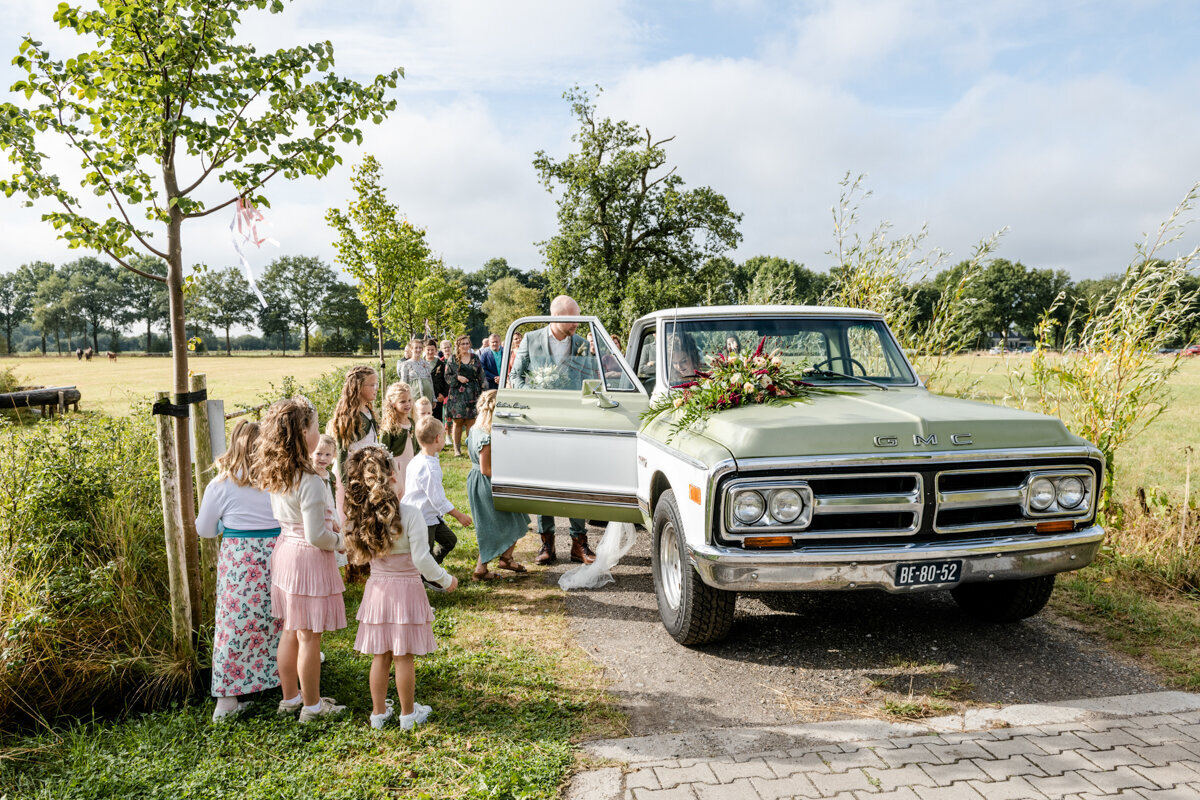 Country bruiloft, boerderij bruiloft, trouwen in Friesland, bruidsfotograaf, trouwfotograaf (74)