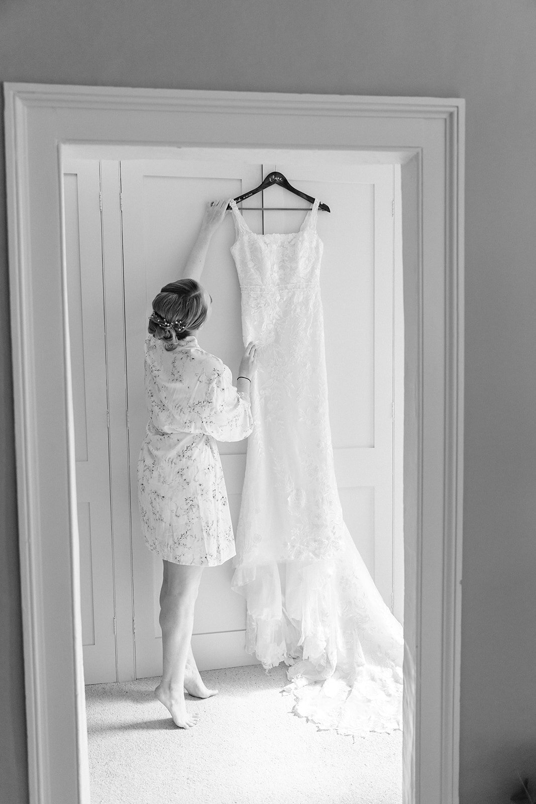 Emma-Tom-Wedding-Bride-Preparation-29_websize