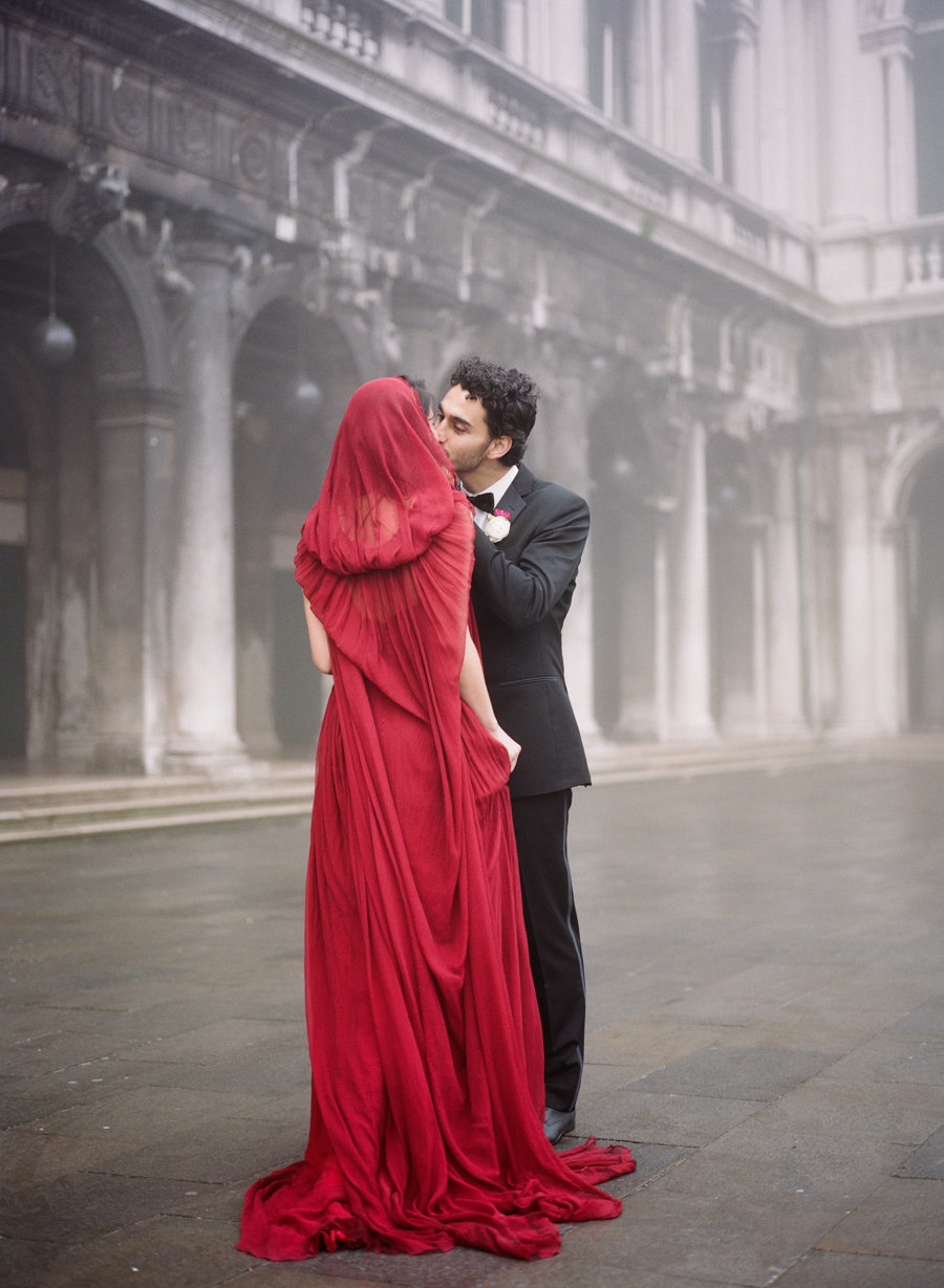 Venice_romantic_elopement_red_dress_JoanneFlemingDesign_Archetype (16)