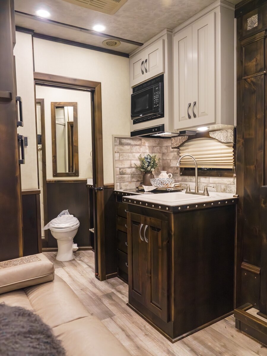 luxury-horse-trailer-46