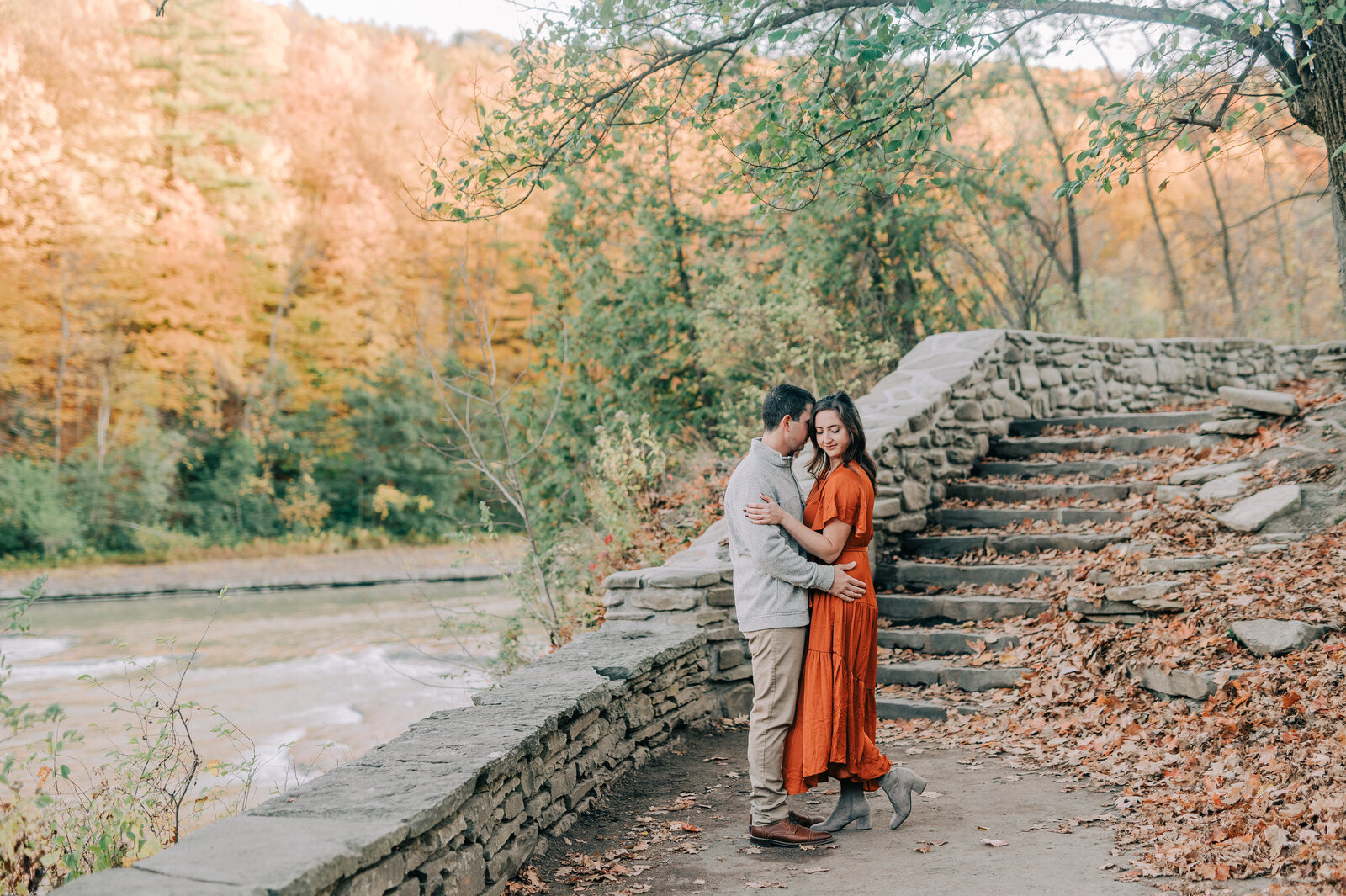 peak fall foliage at letchworth state park engagement session