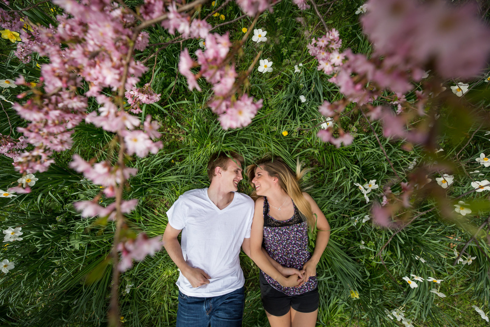 Engagement shoot in highland park with pretty flowers