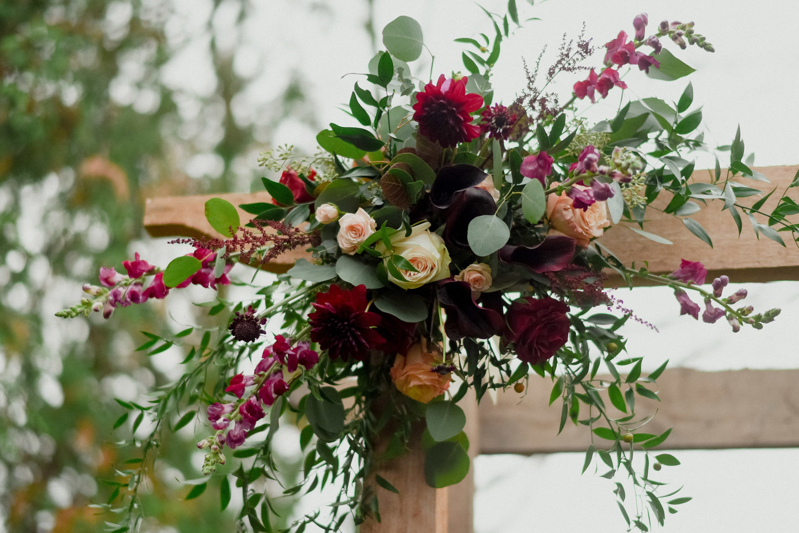 rustic-wedding-florals-altar-design-milwaukee-wisconsin