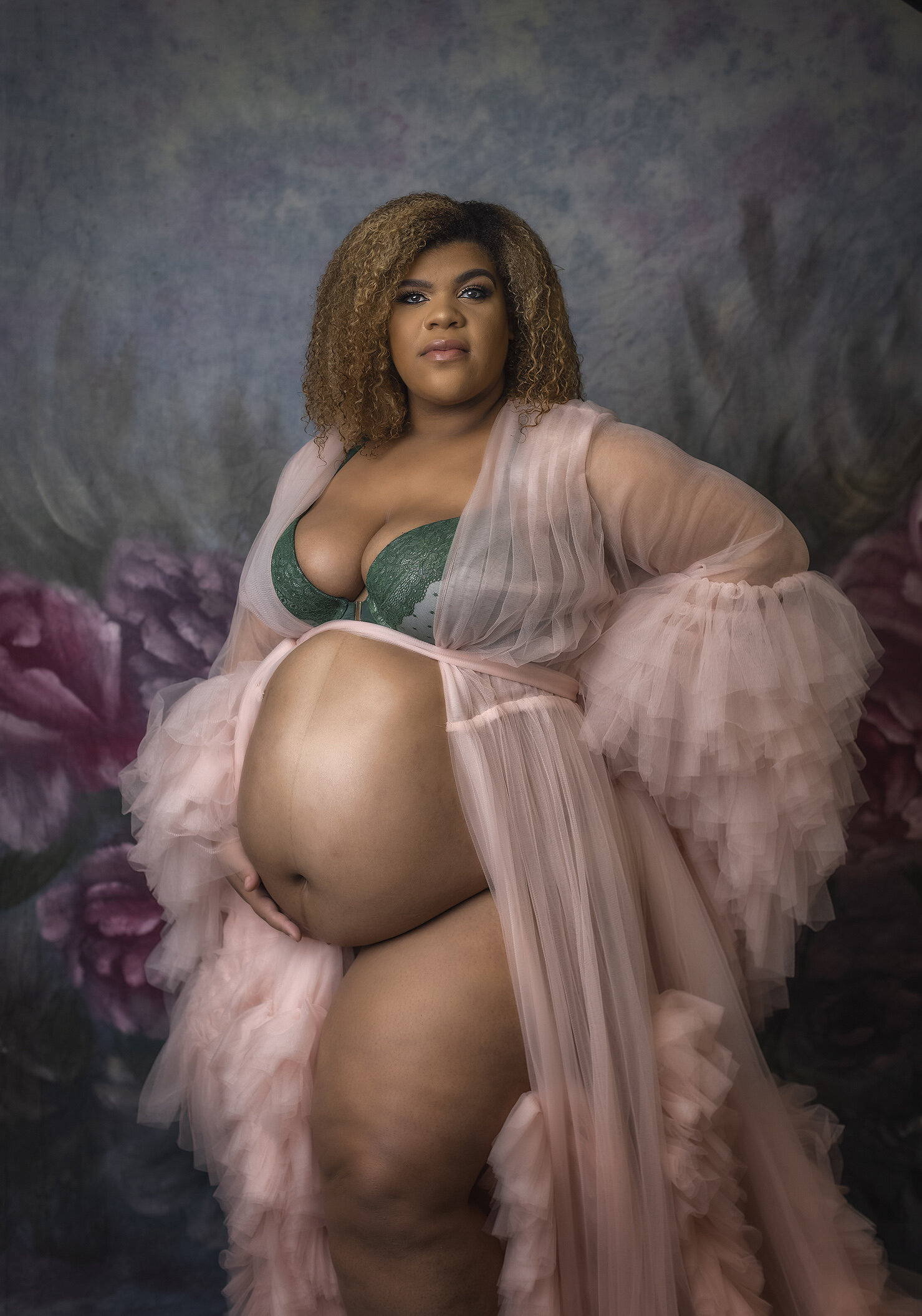 Beautiful plus size maternity photoshoot.