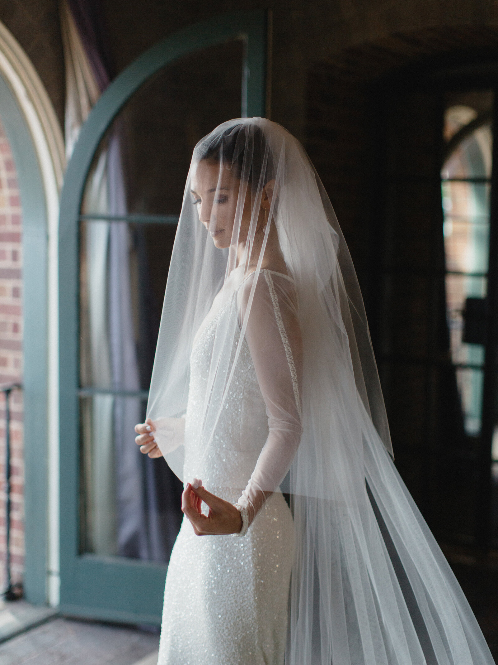 034-For-the-Love-of-It-Paramour-Mansion-Canfield-Moreno-Estate-Bridal-Portrait