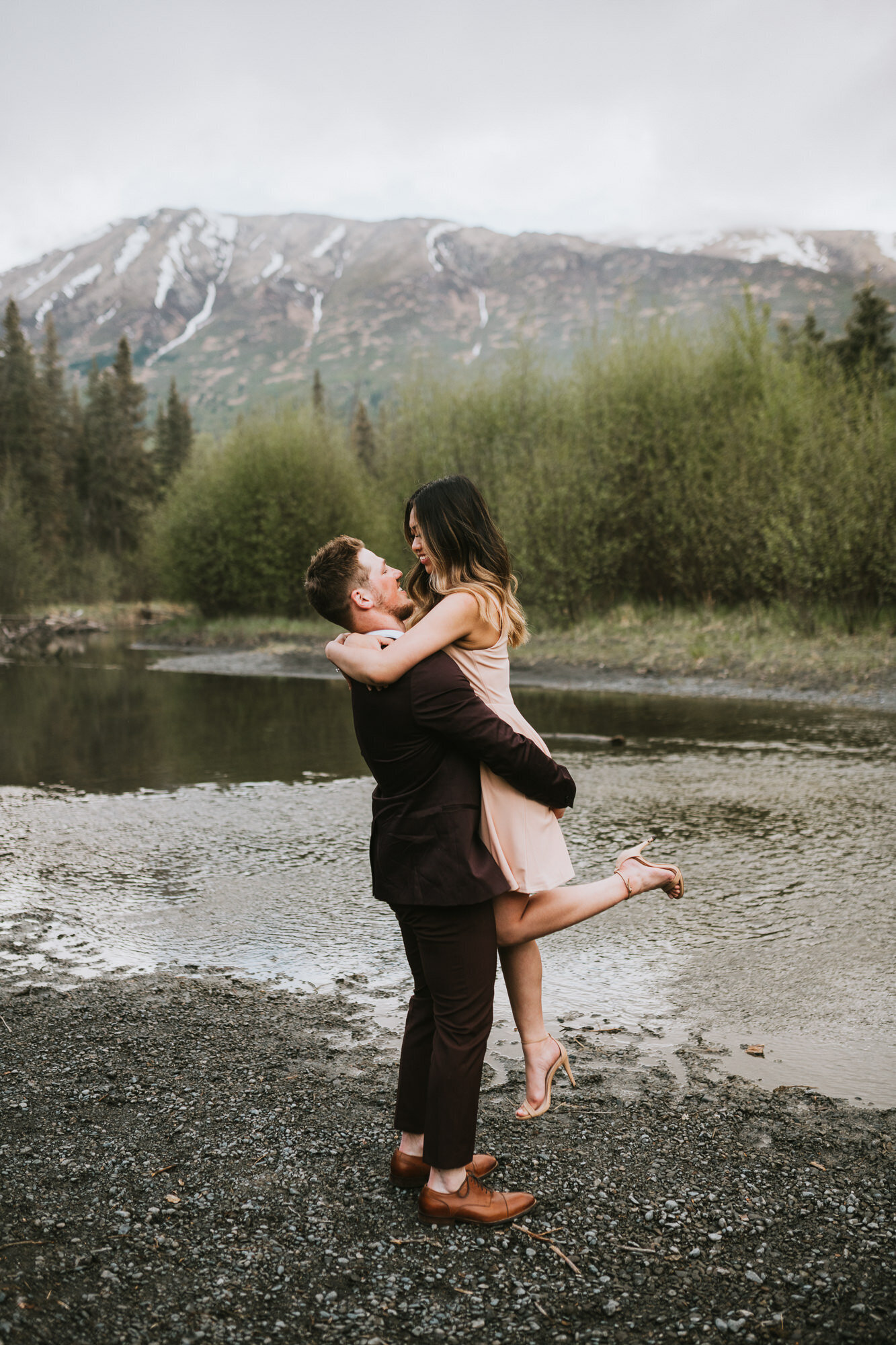 sumer-engagement-photos-in-alaska-donna-marie-photography22
