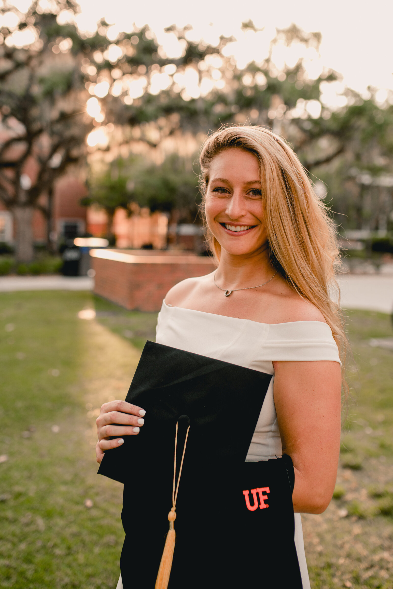 Cute college graduation photos at the University of Florida