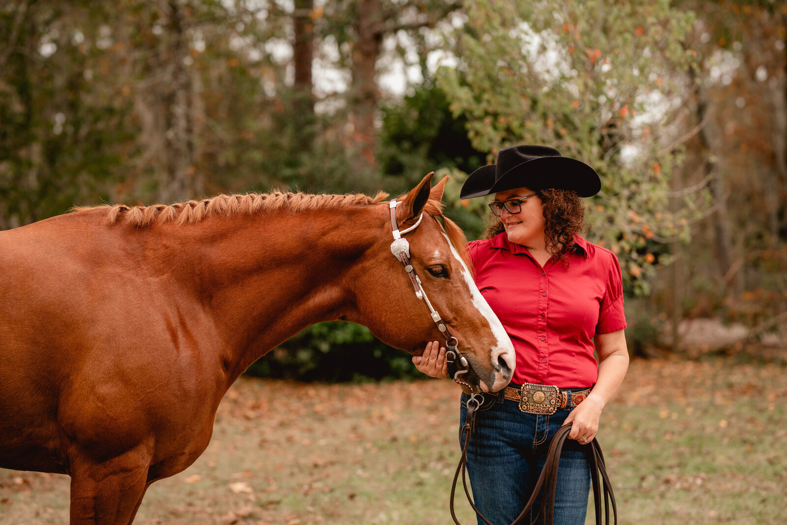 Jacksonville woman with her western pleasure mare has professional photos taken.