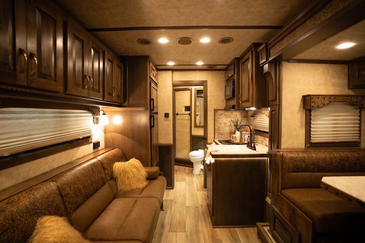 luxury-horse-trailer-60