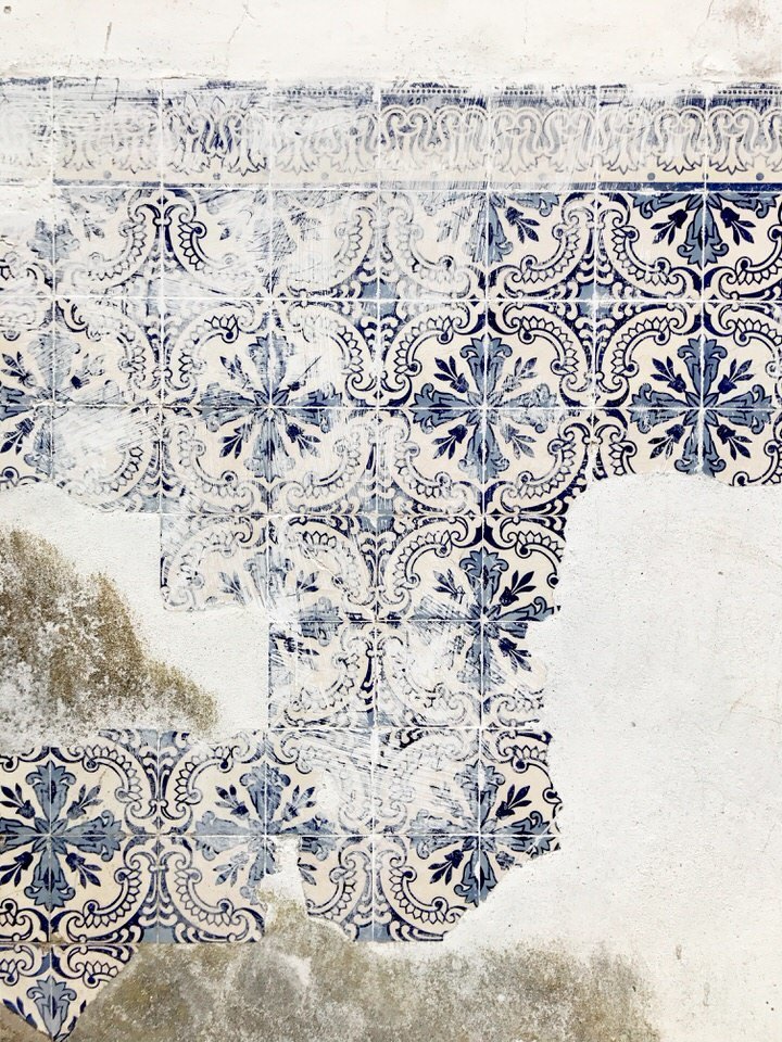 tiled building walls in portugal