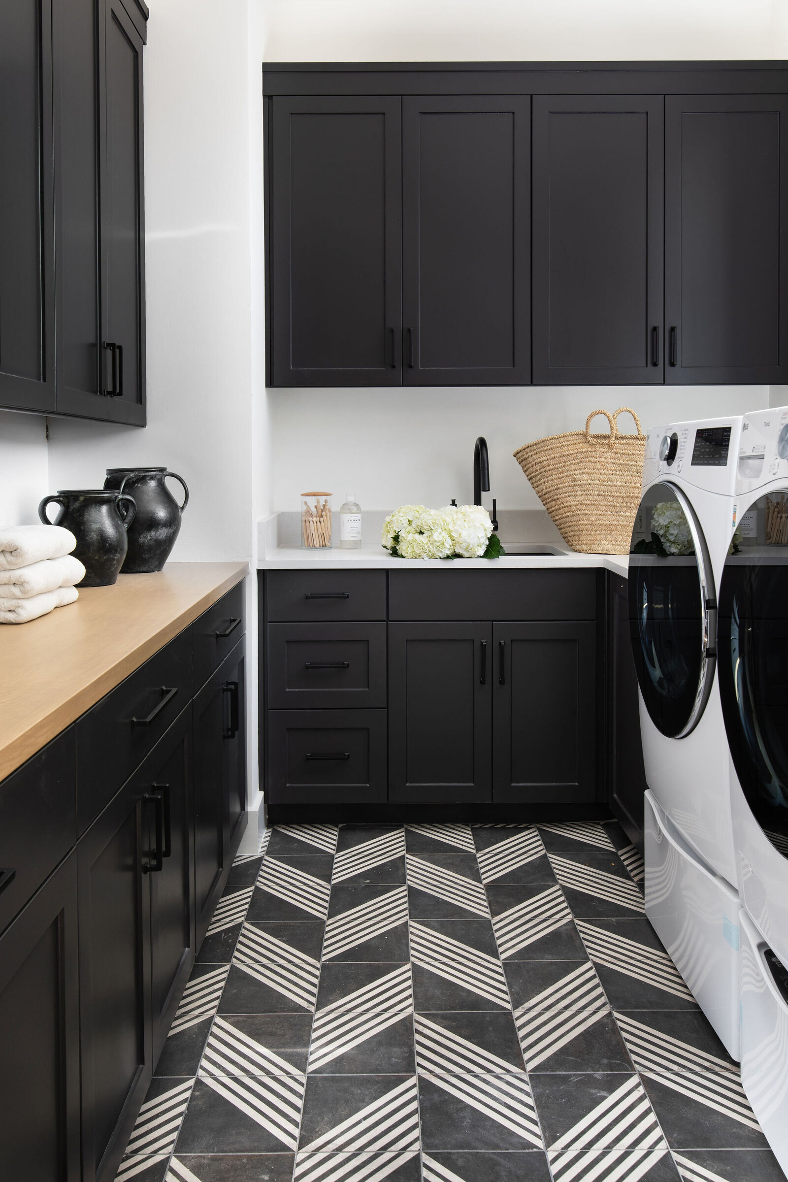 Black and White Laundry Room_Nuela Designs