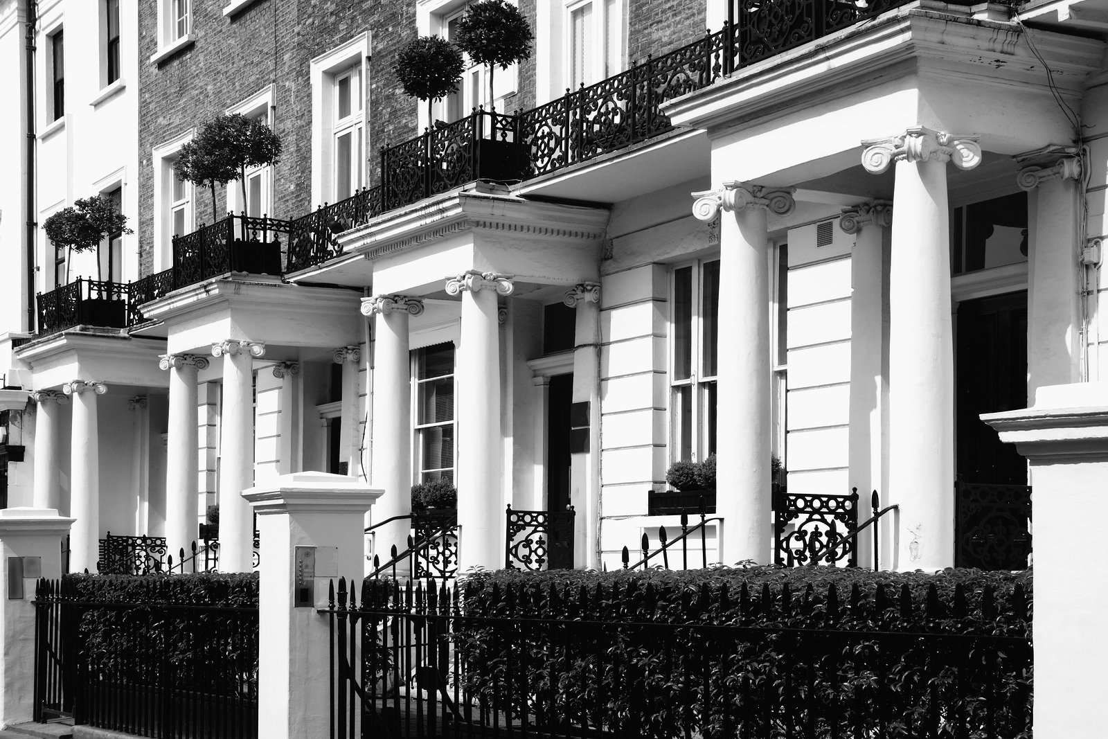 bigstock-Georgian-terraced-town-houses-89282276