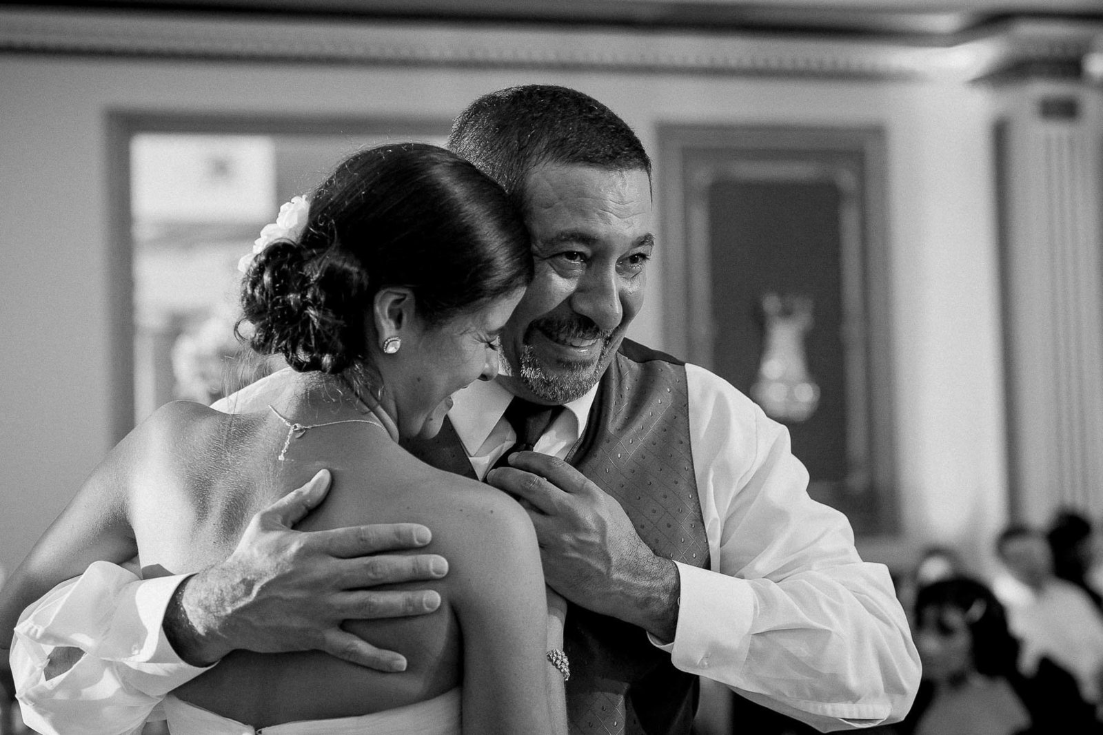 Bride dances with father, Mendenhall Inn, Kennett Square, Pennsylvania