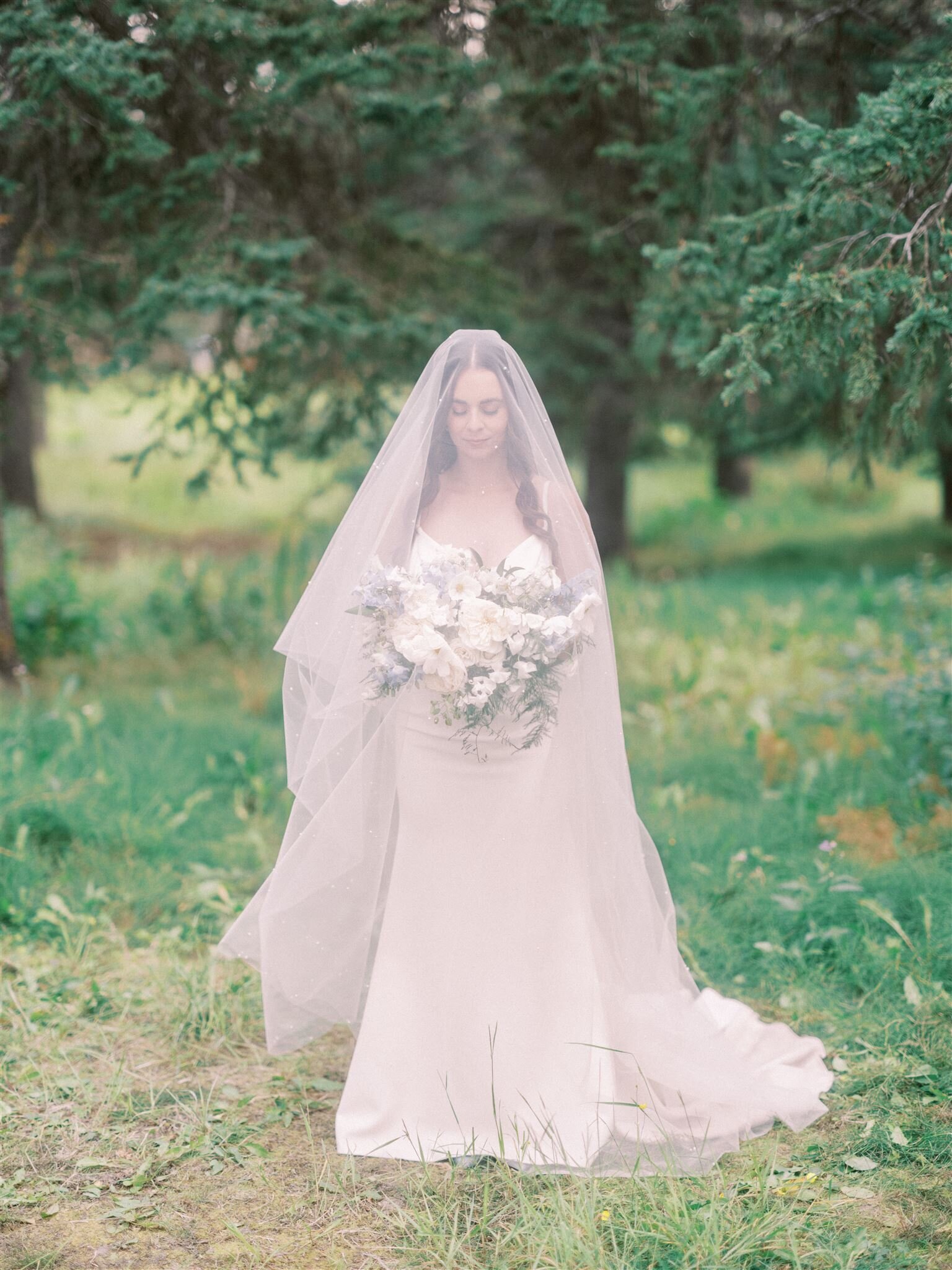 calgary-wedding-photographers-nicole-sarah-fairmont-chateau-lake-louise-AC-383_websize