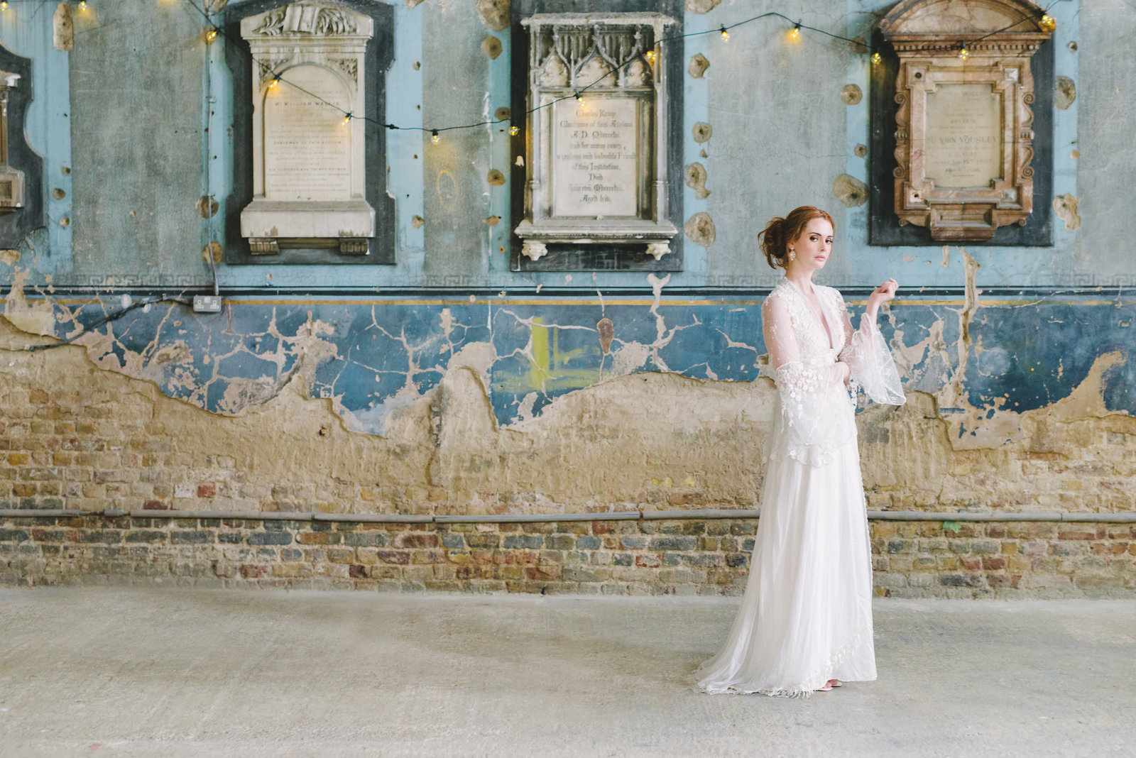 Ivory_silk_antique_lace_bohemian_wedding_dress_JoannelemingDesign_SussieMellstedtPhoto (12)