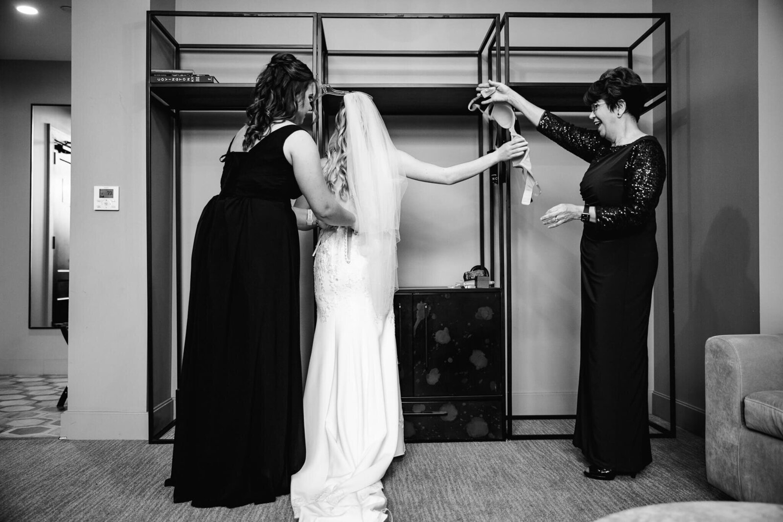 hotel-covington-wedding-bride-getting-ready